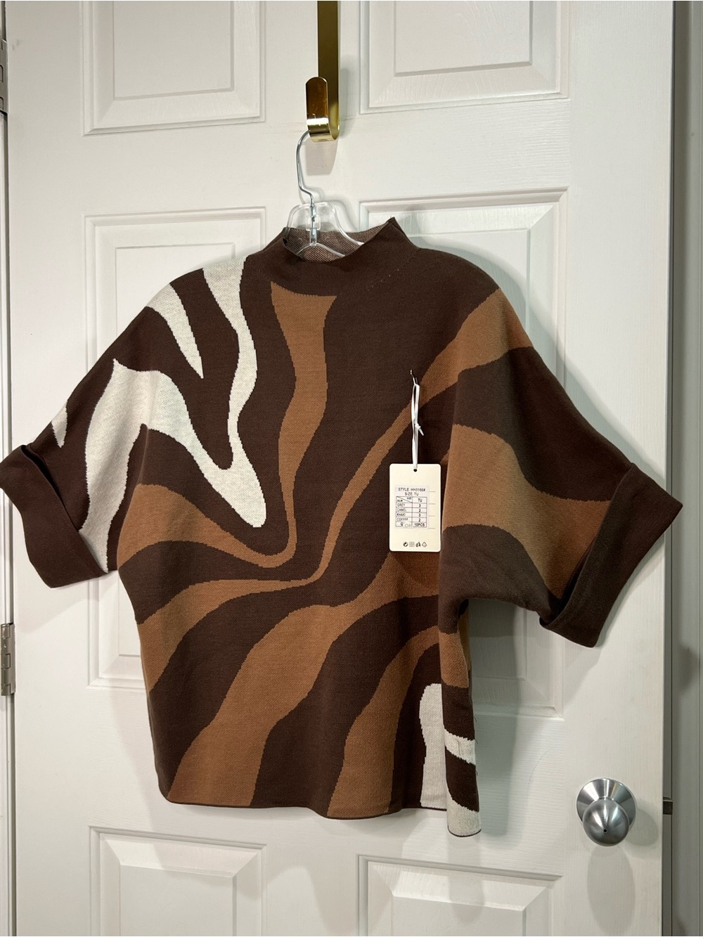 NWT abstract design brown and beige short sleeve knit sweater approximate size M